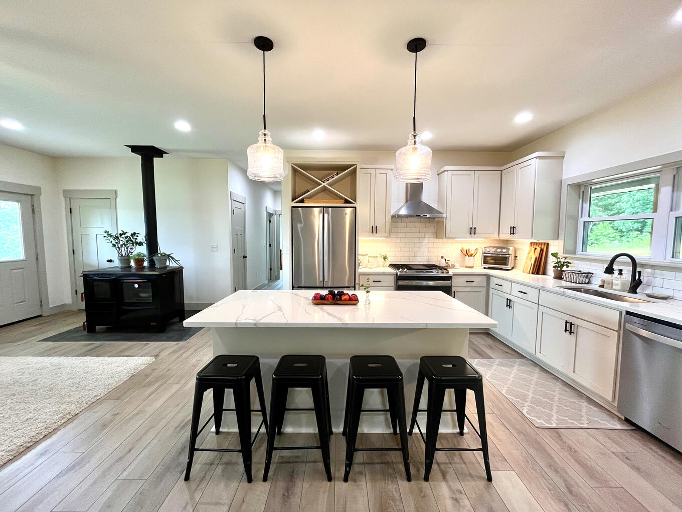 Kitchen & Dining Area