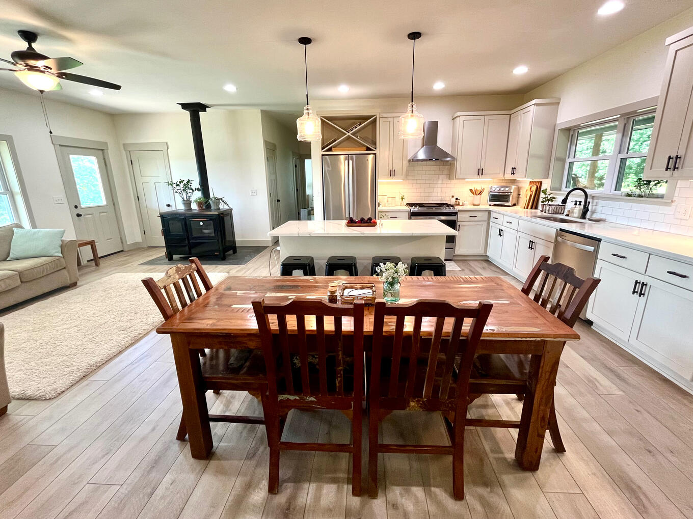 Kitchen & Dining Area