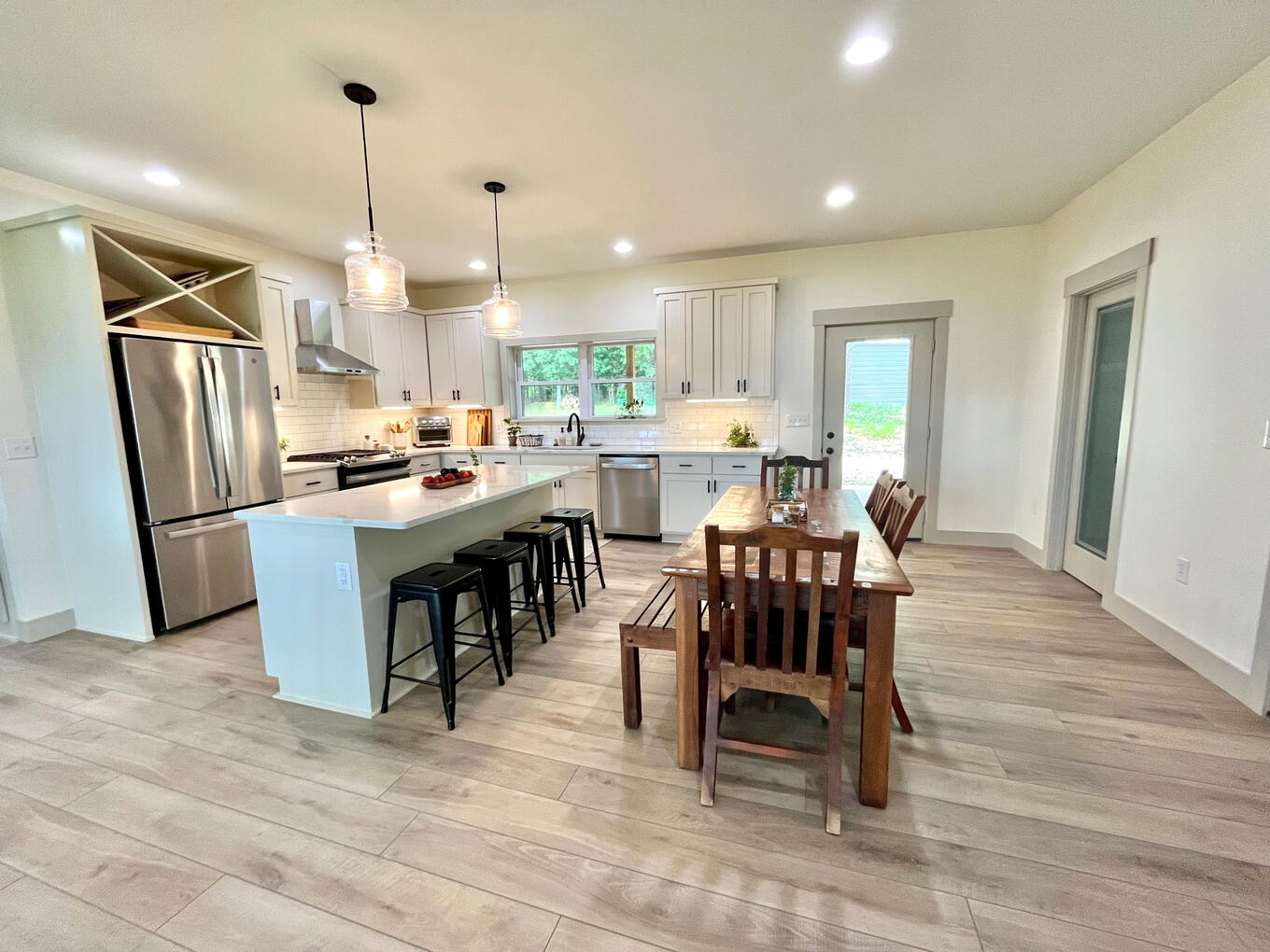 Kitchen & Dining Area
